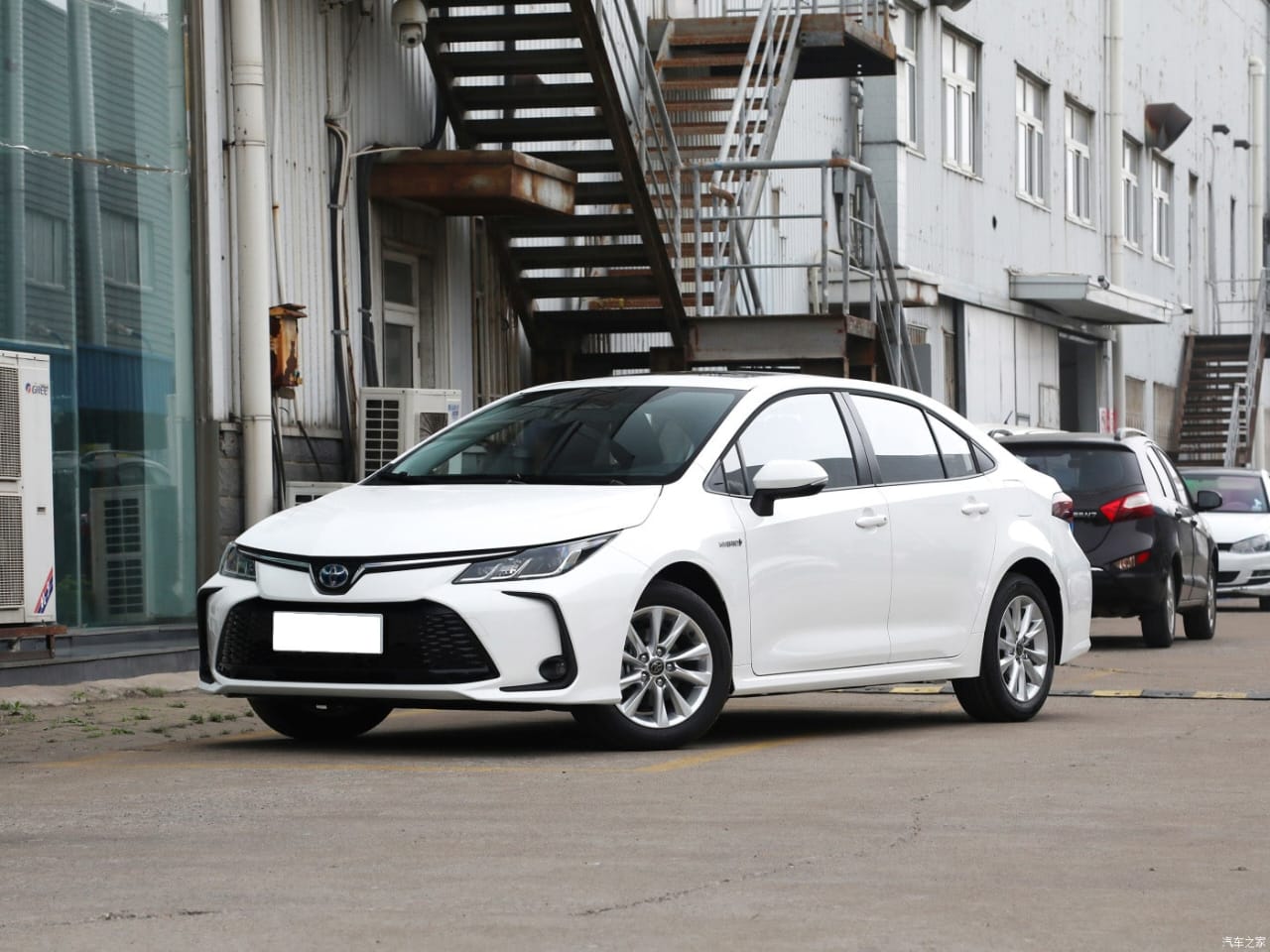 تویوتا--Corolla-Hybrid-